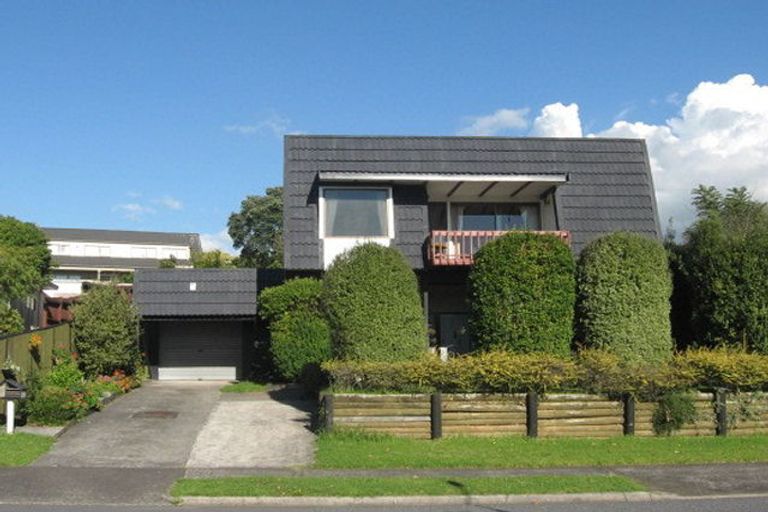 Photo of property in 18 Dalwhinnie Parade, Highland Park, Auckland, 2010