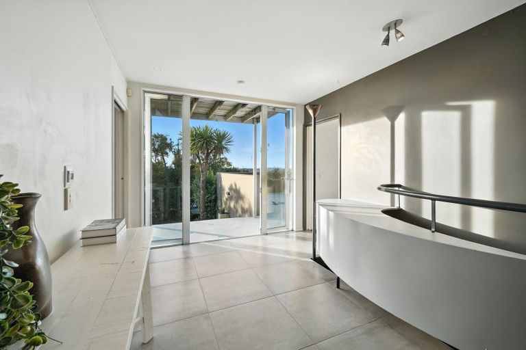 Photo of property in 23 Overdale Drive, Cashmere, Christchurch, 8022