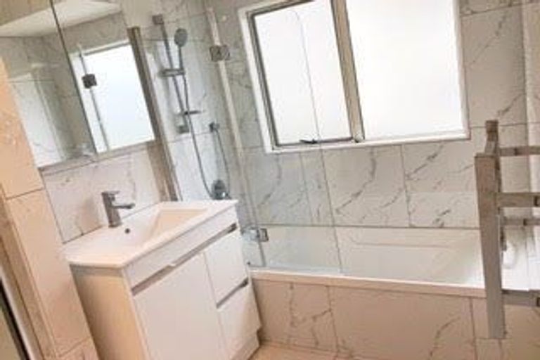 Photo of property in 121 West Harbour Drive, West Harbour, Auckland, 0618