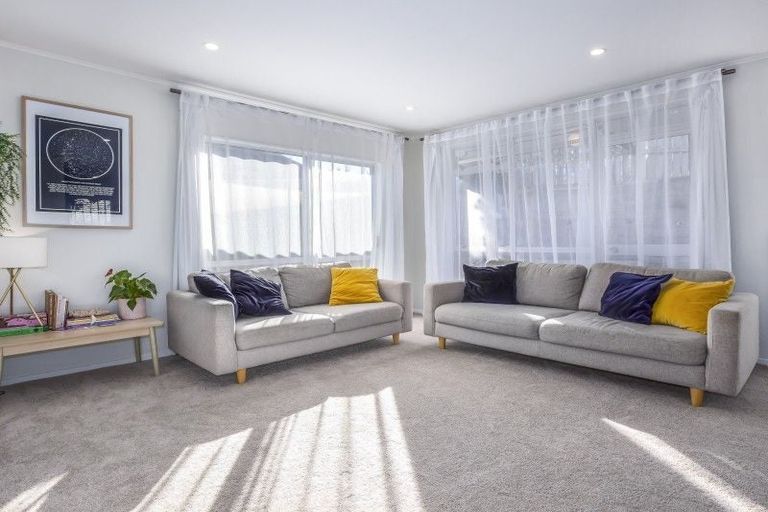 Photo of property in 1 The Spinney, Titahi Bay, Porirua, 5022