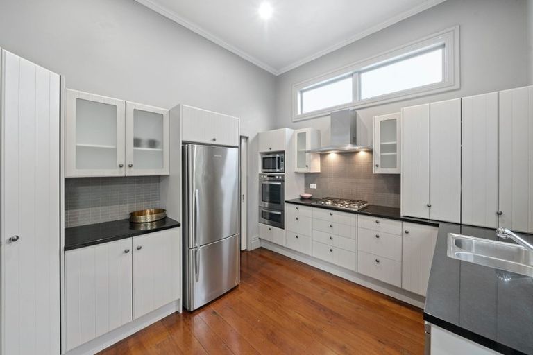 Photo of property in 34 Porritt Avenue, Mount Victoria, Wellington, 6011