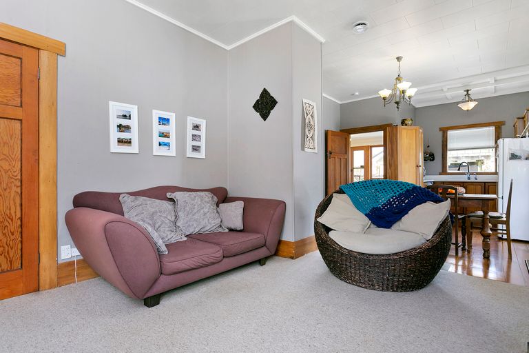 Photo of property in 21 Williams Street, Cambridge, 3434