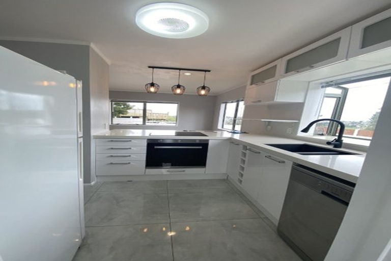 Photo of property in 2/102 Manuka Road, Bayview, Auckland, 0629