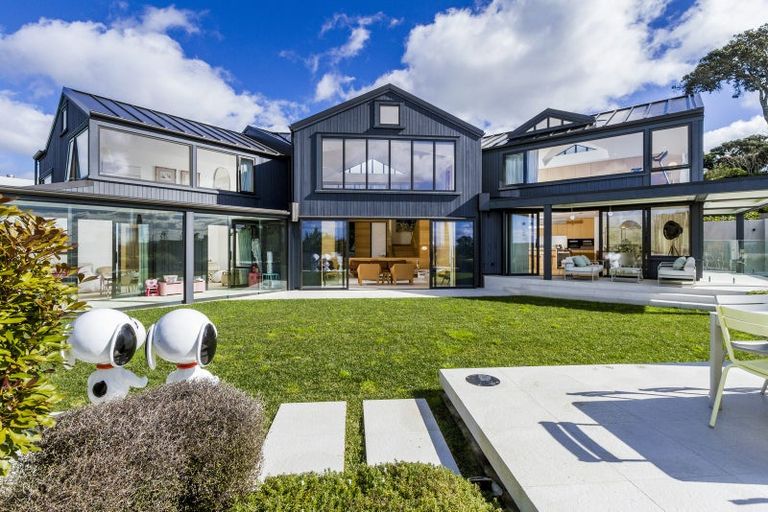 Photo of property in 19 Brighton Terrace, Mairangi Bay, Auckland, 0630