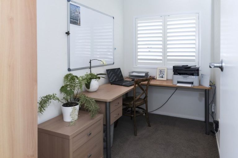 Photo of property in 102 Mellons Bay Road, Mellons Bay, Auckland, 2014