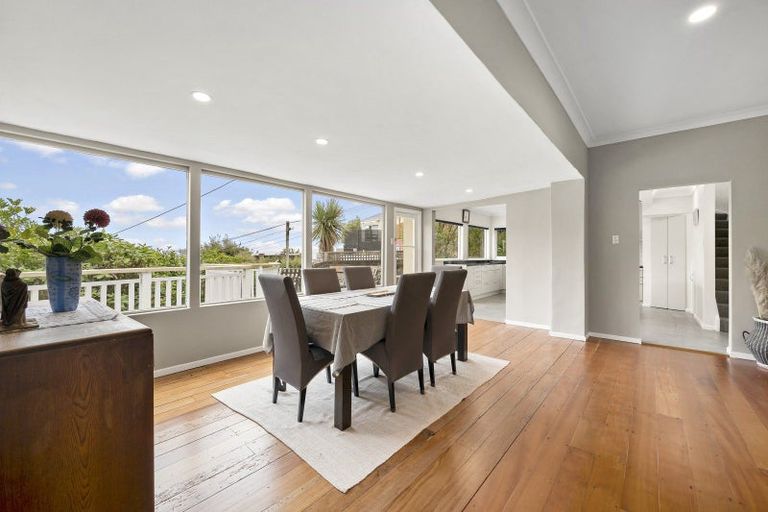 Photo of property in 15 Ferry Road, Days Bay, Lower Hutt, 5013