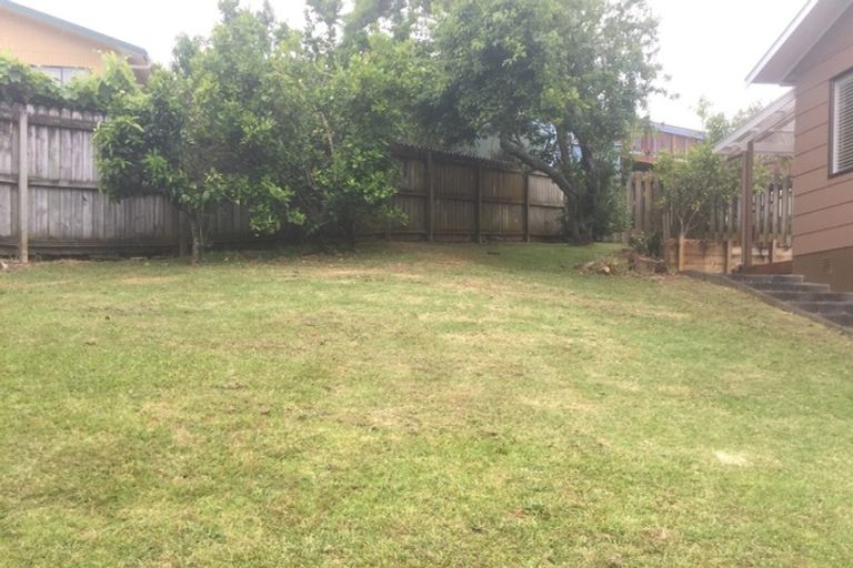 Photo of property in 2 Louise Place, West Harbour, Auckland, 0618