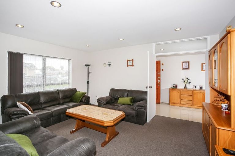 Photo of property in 17 Magnolia Drive, Waiuku, 2123