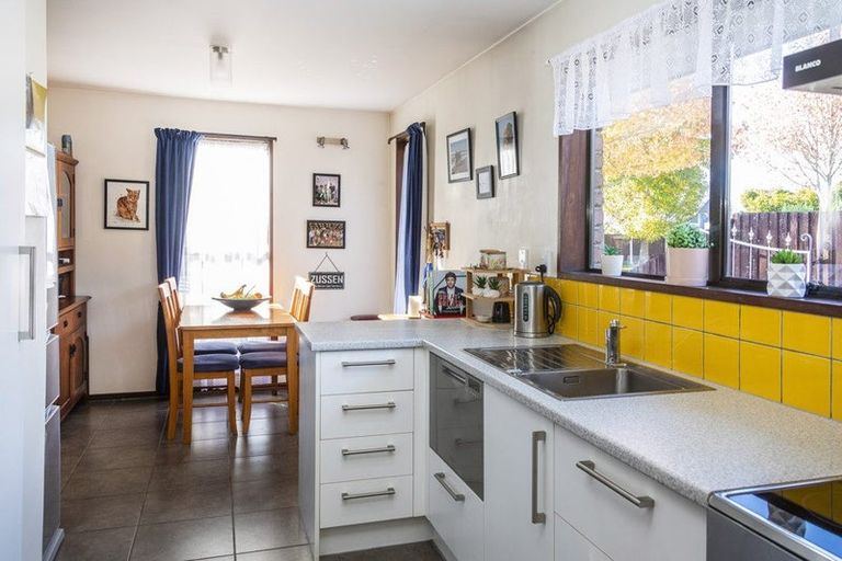 Photo of property in 76 Solomon Avenue, Redwood, Christchurch, 8051