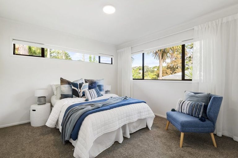 Photo of property in 2/7 Tallington Crescent, Torbay, Auckland, 0630