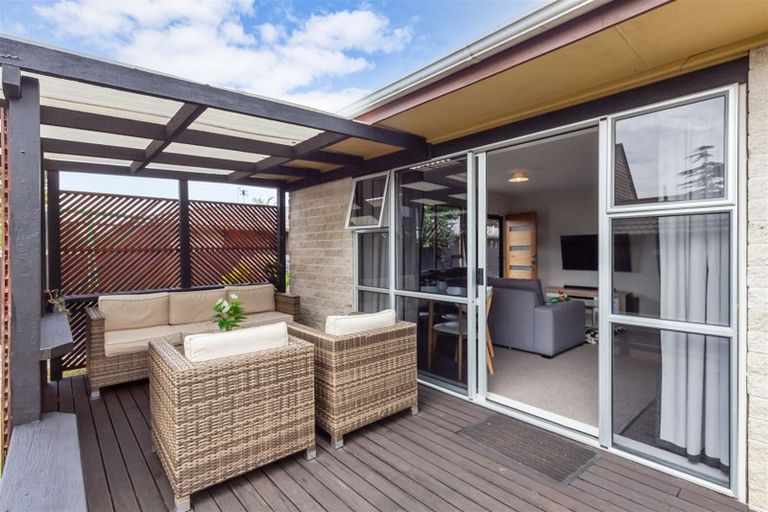 Photo of property in 2/201 Henderson Valley Road, Henderson, Auckland, 0612