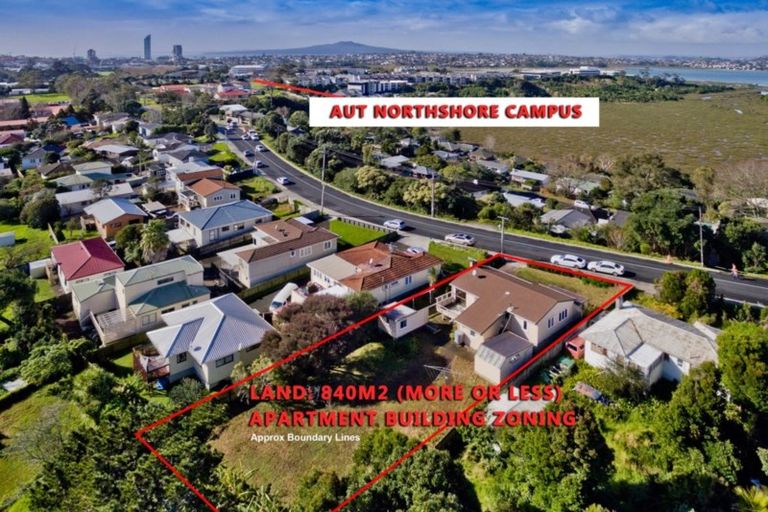 Photo of property in 62 College Road, Northcote, Auckland, 0627