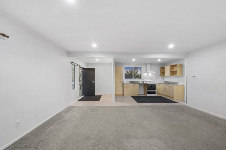 Photo of property in 32 Strid Road, Te Atatu South, Auckland, 0610
