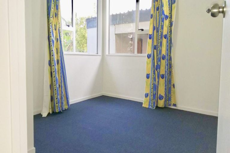 Photo of property in 2/47 Archibald Road, Kelston, Auckland, 0602