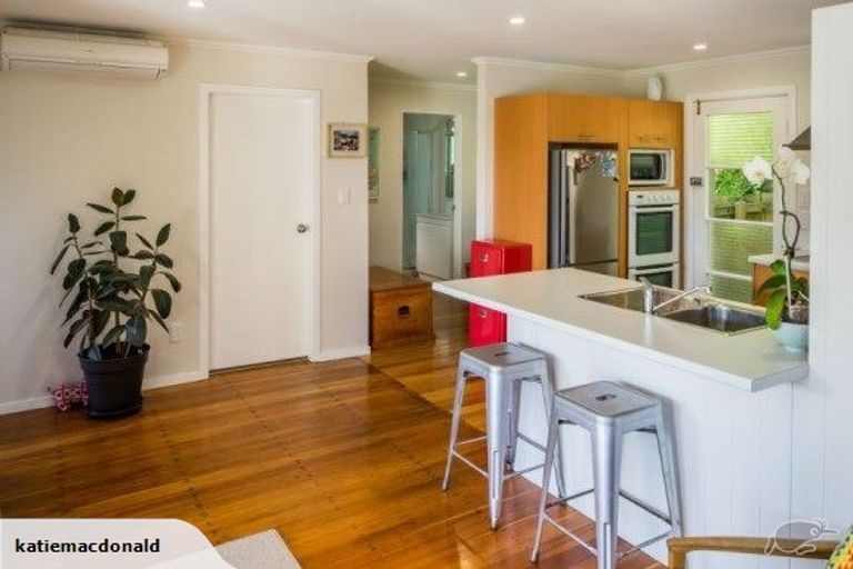 Photo of property in 26 Kiriwai Road, Paremata, Porirua, 5024