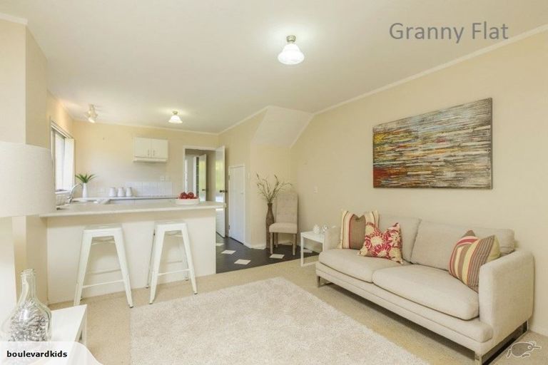 Photo of property in 36 James Evans Drive, Northcote, Auckland, 0627