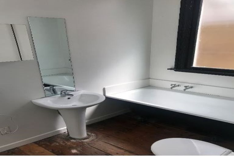 Photo of property in 35 Hankey Street, Mount Cook, Wellington, 6011