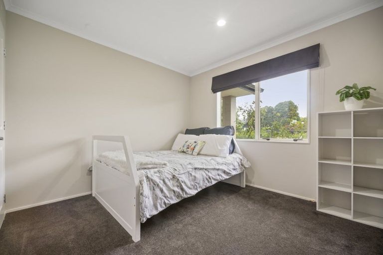 Photo of property in 1 Frank Knight Place, Waiuku, 2123