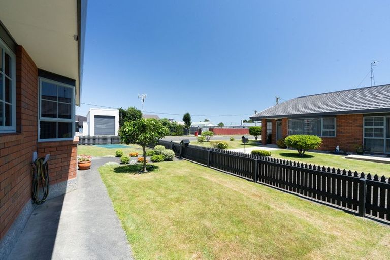 Photo of property in 2 Surrey Lane, Levin, 5510