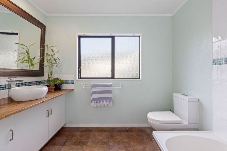 Photo of property in 2/26 Centorian Drive, Windsor Park, Auckland, 0632
