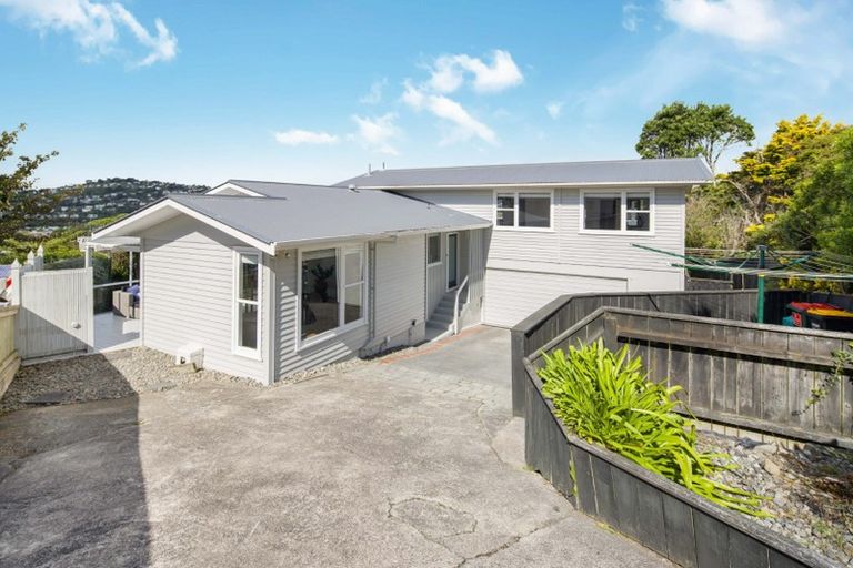 Photo of property in 18 Fairburn Grove, Johnsonville, Wellington, 6037