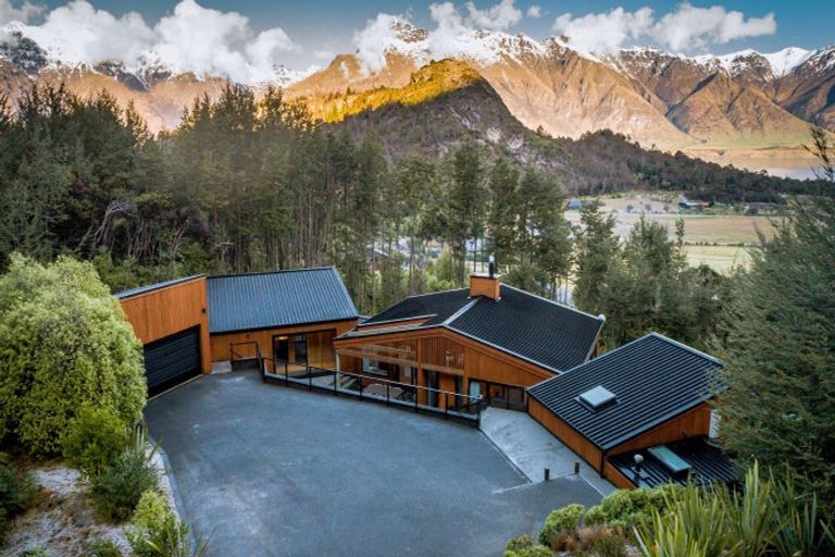 Photo of property in 18 Falcon Heights, Mount Creighton, Queenstown, 9371
