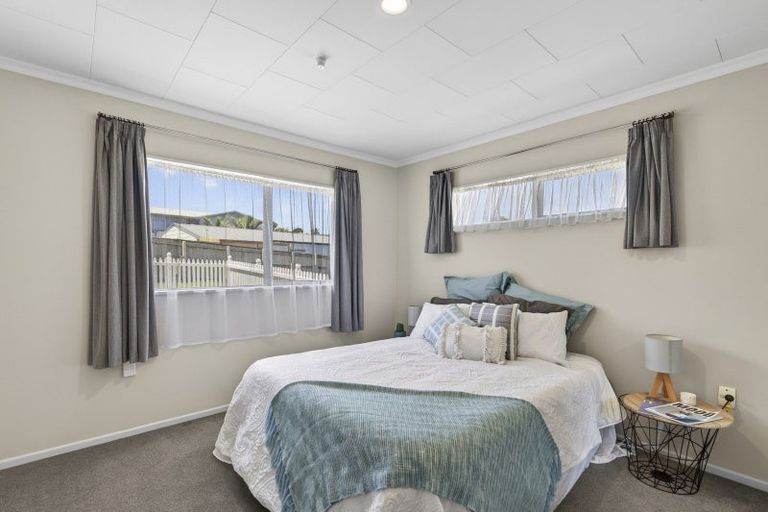 Photo of property in 2/5a Tahurangi Place, Spotswood, New Plymouth, 4310