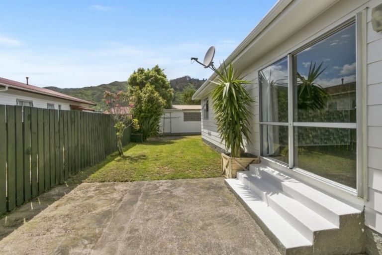 Photo of property in 4 Wellington Road, Wainuiomata, Lower Hutt, 5014