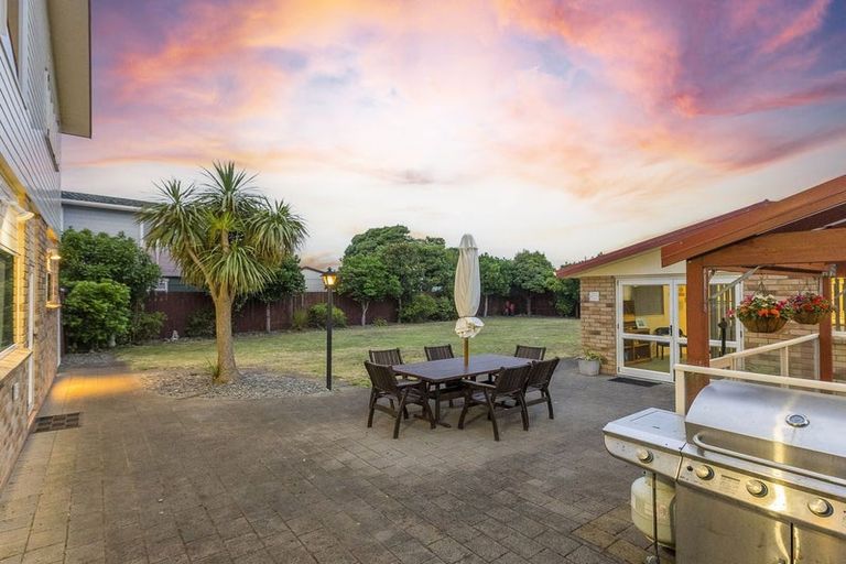 Photo of property in 14 Field Way, Waikanae Beach, Waikanae, 5036