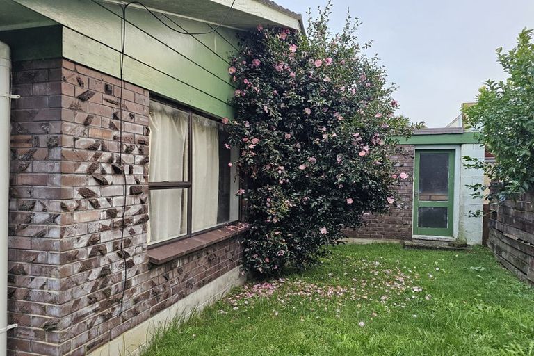 Photo of property in 2/21 Booker Place, Weymouth, Auckland, 2103