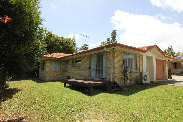 Photo of property in 2/45 Union Road, Howick, Auckland, 2014