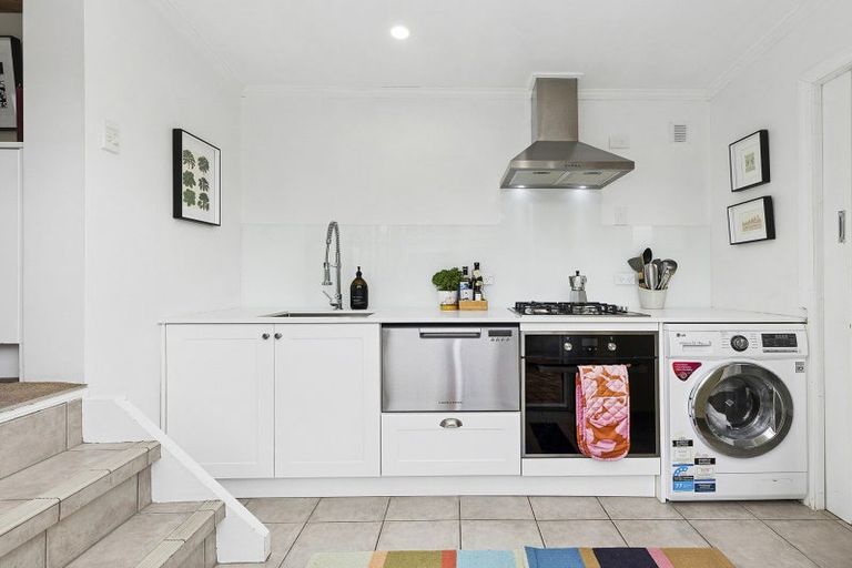 Photo of property in 10 Saint Mary Street, Thorndon, Wellington, 6011