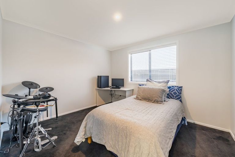 Photo of property in 1 Taraiti Crescent, Kenepuru, Porirua, 5022