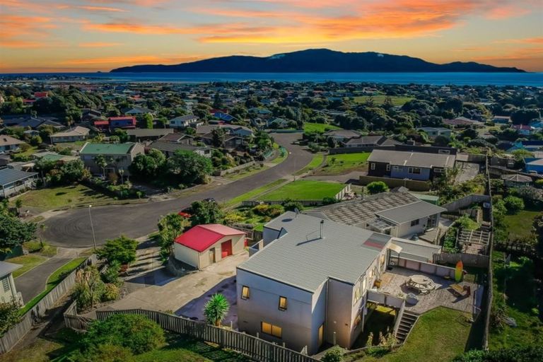 Photo of property in 13 Trig Hill Terrace, Waikanae Beach, Waikanae, 5036