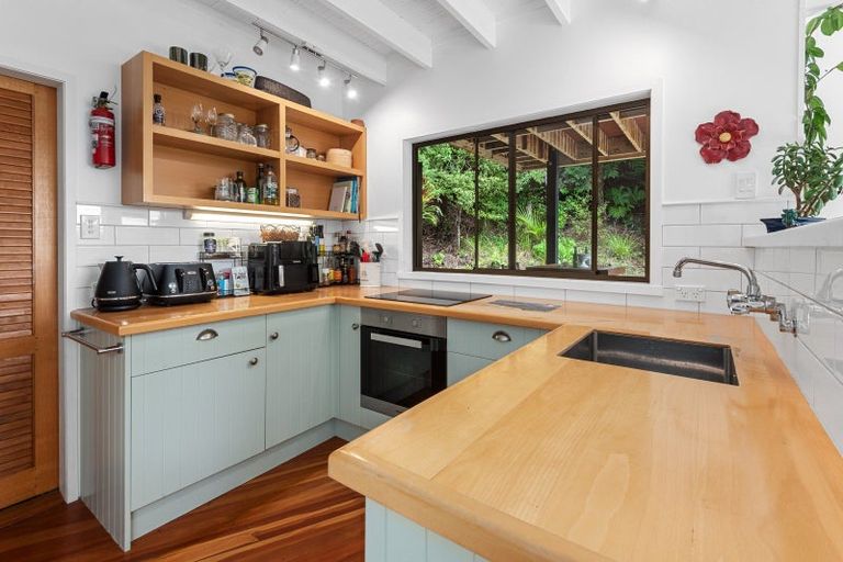 Photo of property in 16 Major Bridge Drive, Russell, 0272