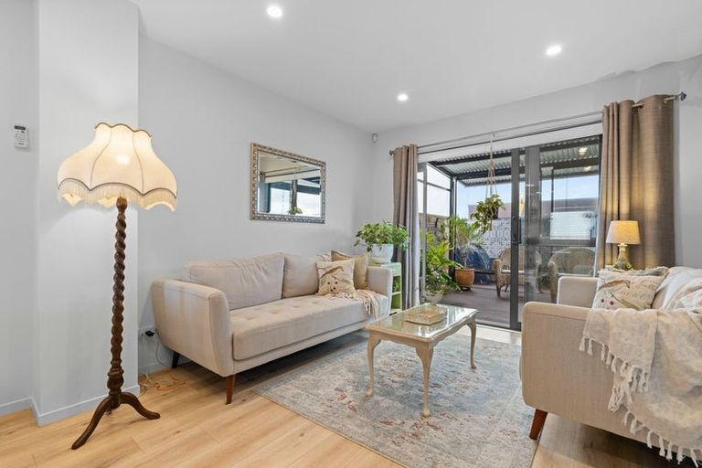 Photo of property in 19 Kaha Road, Takanini, 2110