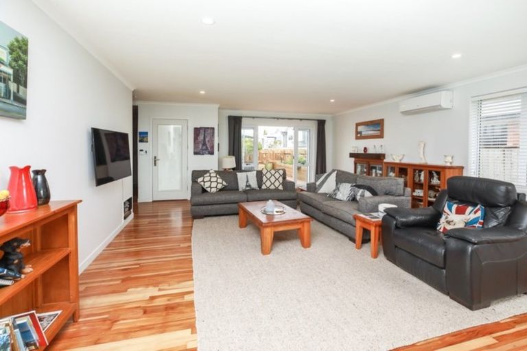 Photo of property in 9 Warwick Avenue, St Andrews, Hamilton, 3200