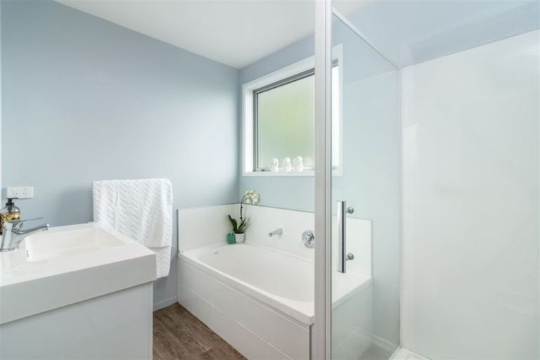 Photo of property in 17 Royal Park Drive, Parklands, Christchurch, 8083