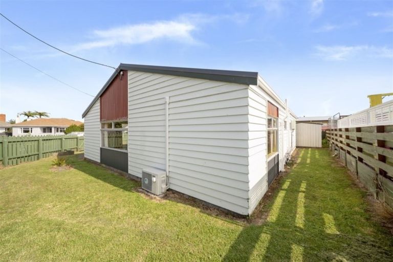 Photo of property in 65 Dixon Avenue, Hawera, 4610