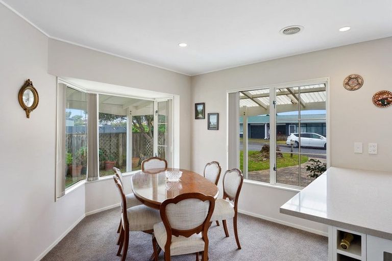 Photo of property in 17 Watson Drive, Paraparaumu Beach, Paraparaumu, 5032
