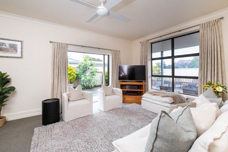 Photo of property in 5 Selwyn Road, Hospital Hill, Napier, 4110