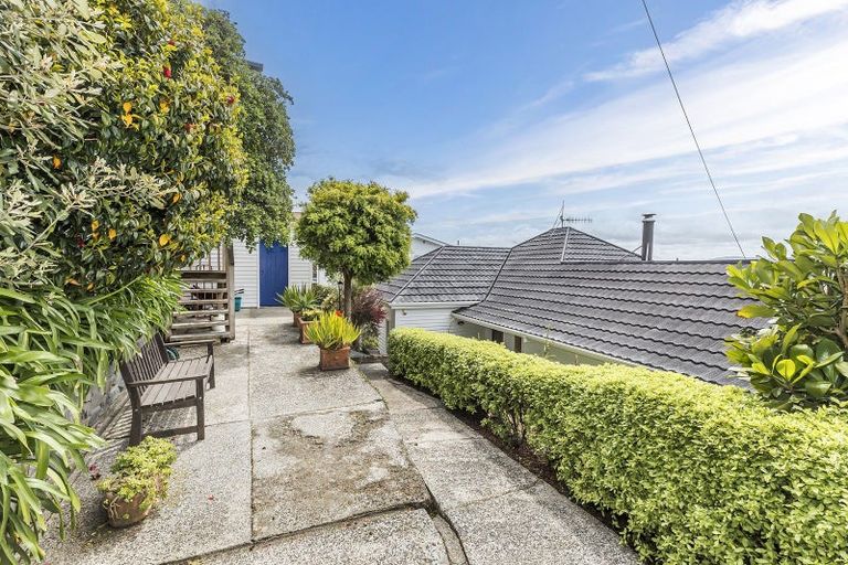 Photo of property in 66 Seatoun Heights Road, Seatoun, Wellington, 6022