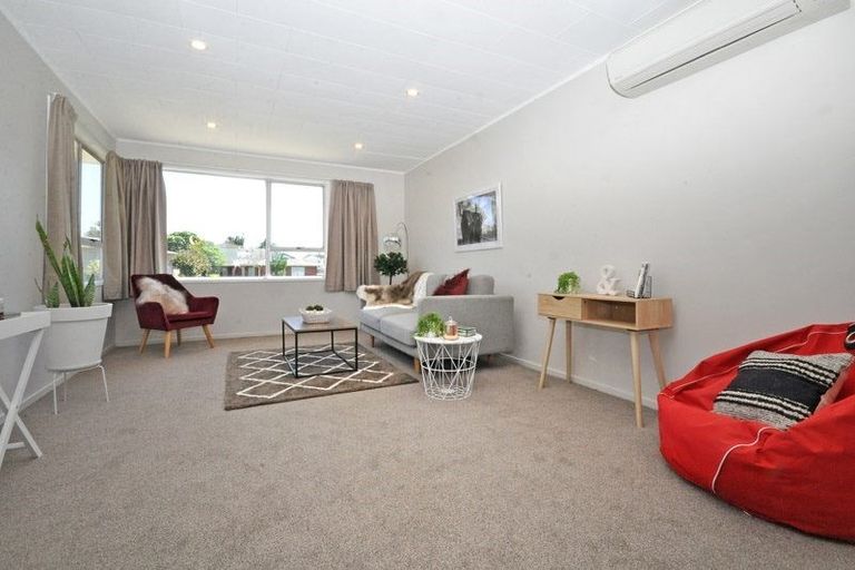 Photo of property in 152 Mahia Road, Wattle Downs, Auckland, 2103