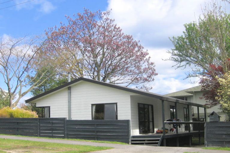 Photo of property in 33 Chesham Avenue, Waipahihi, Taupo, 3330