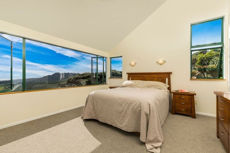 Photo of property in 106 Domain Crescent, Muriwai, Waimauku, 0881