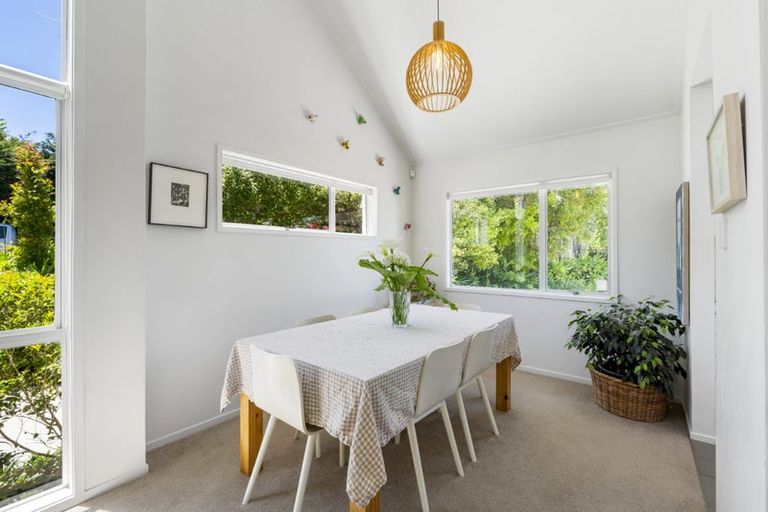 Photo of property in 1/41 Ravenwood Drive, Forrest Hill, Auckland, 0620
