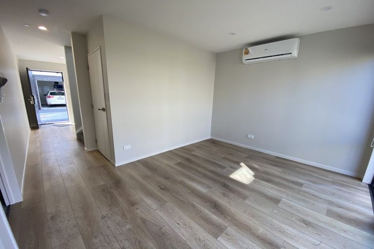 Photo of property in 1b Westall Road, New Lynn, Auckland, 0600