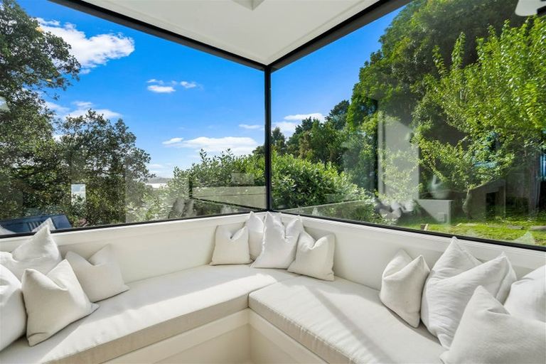 Photo of property in 10 Zita Avenue, Matakatia, Whangaparaoa, 0930