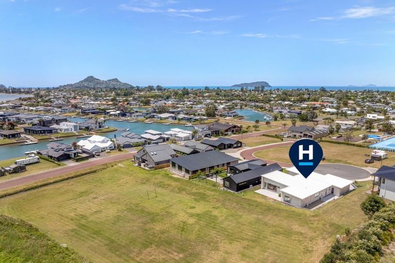 Photo of property in 16 Ian Hopper Way, Pauanui, 3579