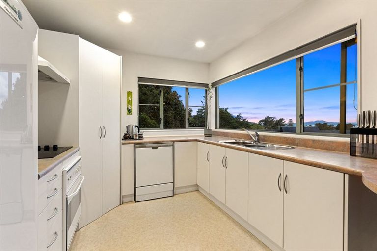 Photo of property in 2/84 Carlisle Road, Browns Bay, Auckland, 0632